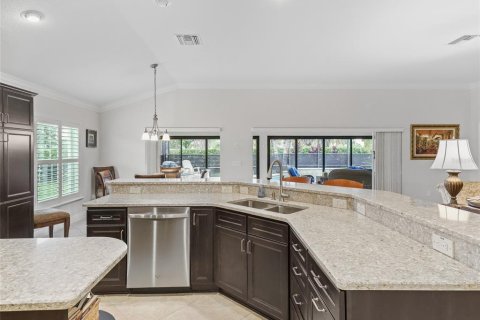 House in The Villages, Florida 4 bedrooms, 242.1 sq.m. № 1686601 - photo 23