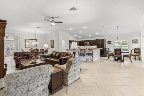 House in The Villages, Florida 4 bedrooms, 242.1 sq.m. № 1686601 - photo 18