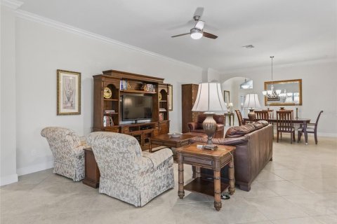 House in The Villages, Florida 4 bedrooms, 242.1 sq.m. № 1686601 - photo 17