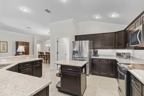 House in The Villages, Florida 4 bedrooms, 242.1 sq.m. № 1686601 - photo 25