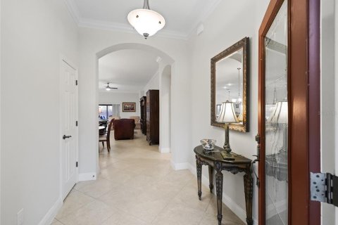 House in The Villages, Florida 4 bedrooms, 242.1 sq.m. № 1686601 - photo 9