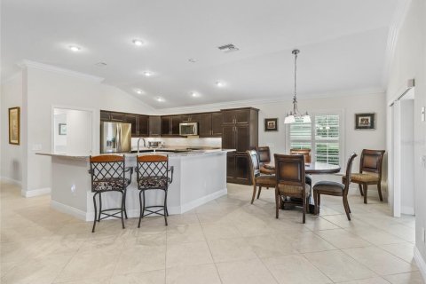 House in The Villages, Florida 4 bedrooms, 242.1 sq.m. № 1686601 - photo 19
