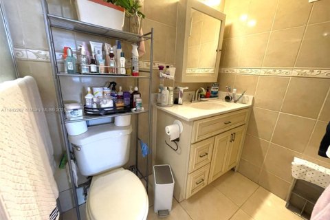 Condo in Sunrise, Florida, 2 bedrooms  № 1834566 - photo 15