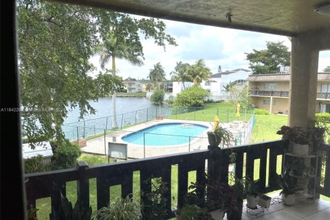 Condo in Sunrise, Florida, 2 bedrooms  № 1834566 - photo 22