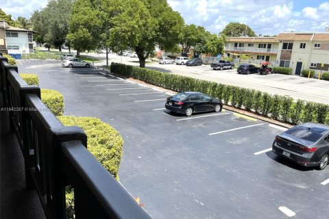Condo in Sunrise, Florida, 2 bedrooms  № 1834566 - photo 5