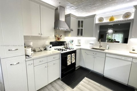 Condo in Sunrise, Florida, 2 bedrooms  № 1834566 - photo 25