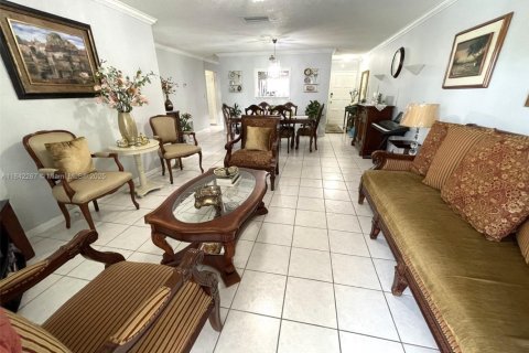 Condo in Sunrise, Florida, 2 bedrooms  № 1834566 - photo 10