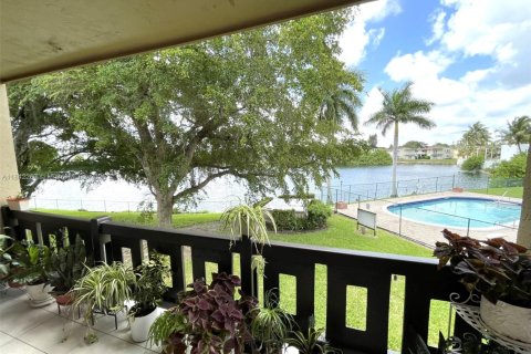 Condo in Sunrise, Florida, 2 bedrooms  № 1834566 - photo 24
