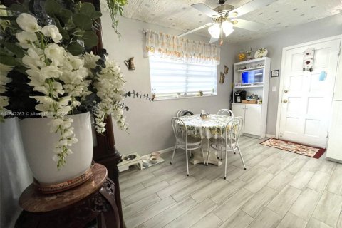 Condo in Sunrise, Florida, 2 bedrooms  № 1834566 - photo 8