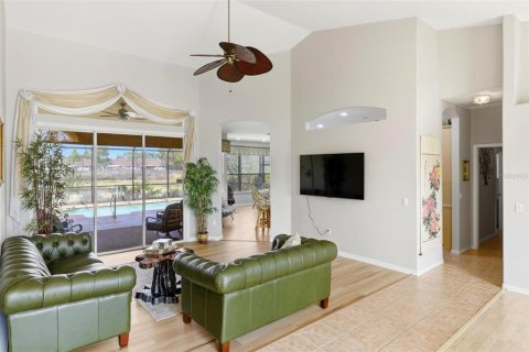 Villa ou maison à louer à North Port, Floride: 3 chambres, 196.49 m2 № 2104622 - photo 8