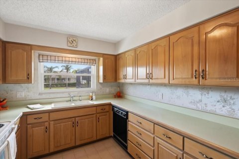 House in Palm Coast, Florida 3 bedrooms, 208.75 sq.m. № 2095145 - photo 4