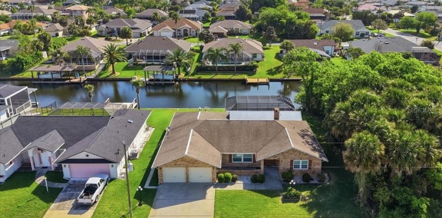 House in Palm Coast, Florida 3 bedrooms, 208.75 sq.m. № 2095145