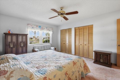 House in Palm Coast, Florida 3 bedrooms, 208.75 sq.m. № 2095145 - photo 13