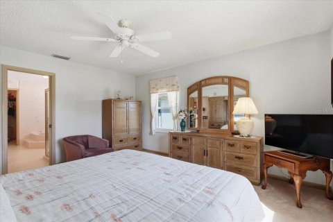 House in Palm Coast, Florida 3 bedrooms, 208.75 sq.m. № 2095145 - photo 21