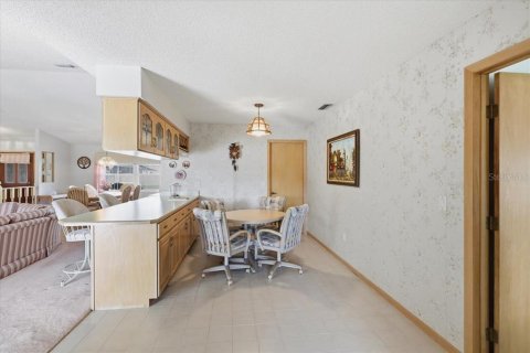 House in Palm Coast, Florida 3 bedrooms, 208.75 sq.m. № 2095145 - photo 9