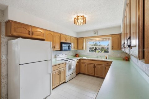House in Palm Coast, Florida 3 bedrooms, 208.75 sq.m. № 2095145 - photo 5