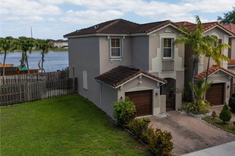 Adosado en venta en Miami, Florida, 3 dormitorios, 165.09 m2 № 2064747 - foto 22