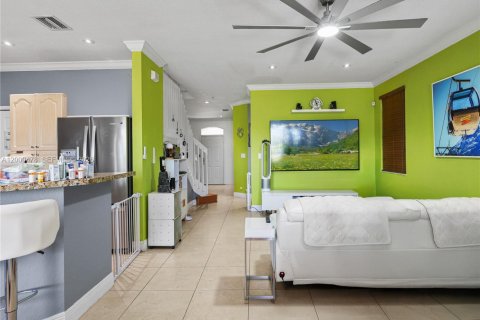 Adosado en venta en Miami, Florida, 3 dormitorios, 165.09 m2 № 2064747 - foto 7