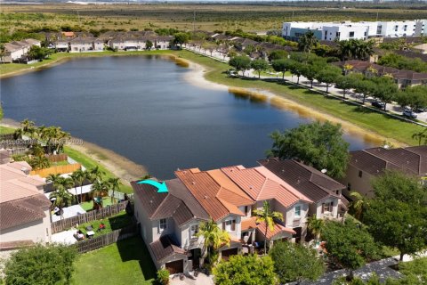 Adosado en venta en Miami, Florida, 3 dormitorios, 165.09 m2 № 2064747 - foto 23