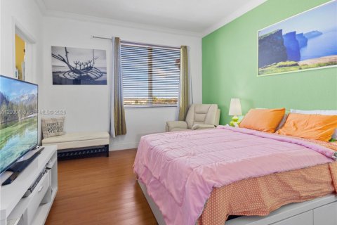 Adosado en venta en Miami, Florida, 3 dormitorios, 165.09 m2 № 2064747 - foto 11