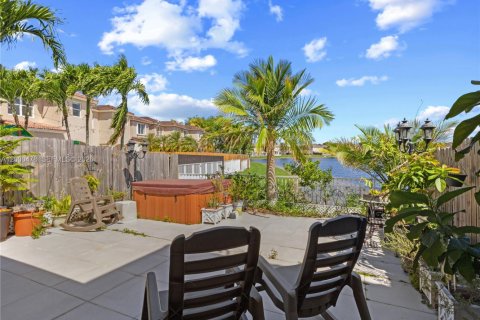Adosado en venta en Miami, Florida, 3 dormitorios, 165.09 m2 № 2064747 - foto 20