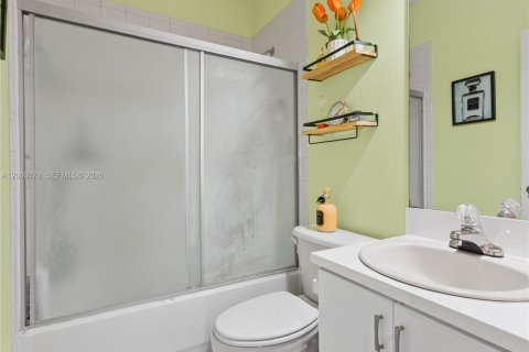Adosado en venta en Miami, Florida, 3 dormitorios, 165.09 m2 № 2064747 - foto 18