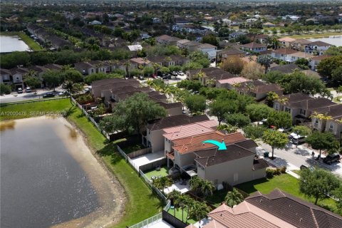 Adosado en venta en Miami, Florida, 3 dormitorios, 165.09 m2 № 2064747 - foto 24