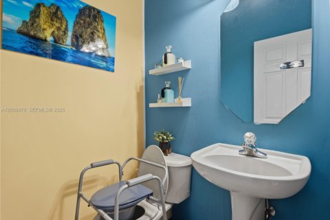 Adosado en venta en Miami, Florida, 3 dormitorios, 165.09 m2 № 2064747 - foto 8