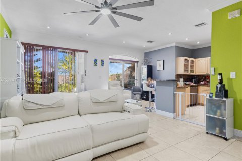 Adosado en venta en Miami, Florida, 3 dormitorios, 165.09 m2 № 2064747 - foto 5