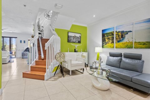 Adosado en venta en Miami, Florida, 3 dormitorios, 165.09 m2 № 2064747 - foto 2