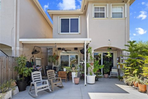 Adosado en venta en Miami, Florida, 3 dormitorios, 165.09 m2 № 2064747 - foto 19