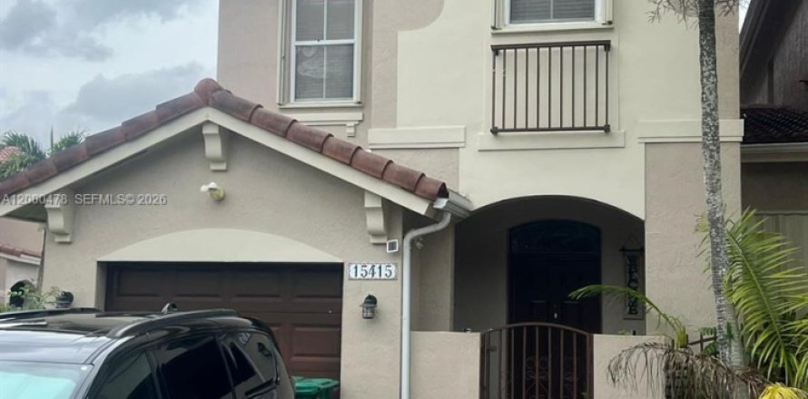 Adosado en Miami, Florida 3 dormitorios, 165.09 m2 № 2064747