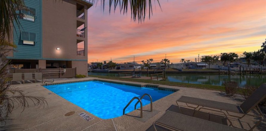 Appartement à Treasure Island, Floride 1 chambre, 74.32 m2 № 1846637