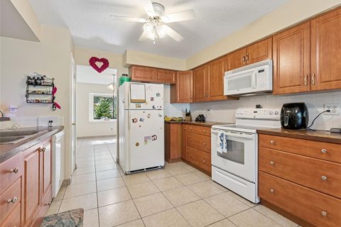 House in Tampa, Florida 3 bedrooms, 141.77 sq.m. № 1848137 - photo 9