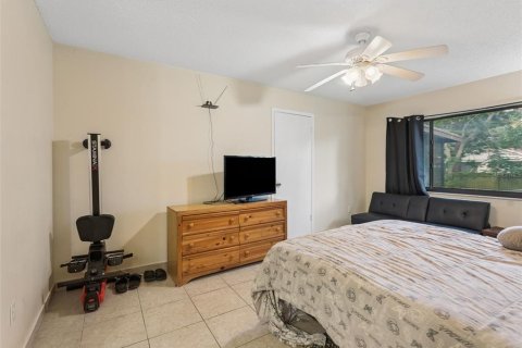 House in Tampa, Florida 3 bedrooms, 141.77 sq.m. № 1848137 - photo 13