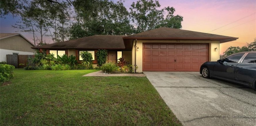 House in Tampa, Florida 3 bedrooms, 141.77 sq.m. № 1848137