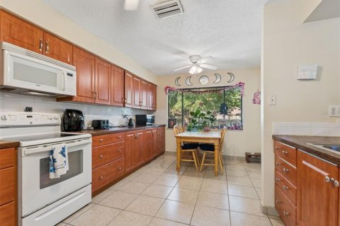 House in Tampa, Florida 3 bedrooms, 141.77 sq.m. № 1848137 - photo 7