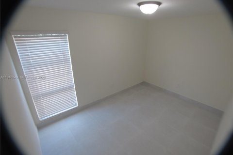 Adosado en alquiler en Sweetwater, Florida, 4 dormitorios, 124.86 m2 № 1998504 - foto 13