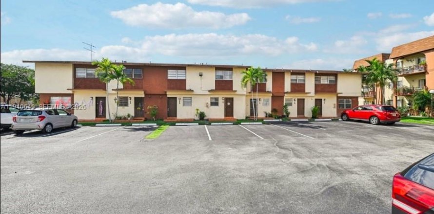 Adosado en Sweetwater, Florida 4 dormitorios, 124.86 m2 № 1998504