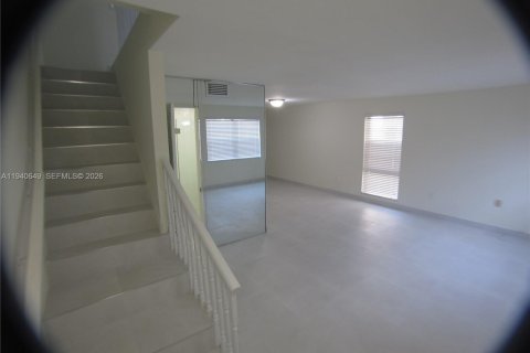 Adosado en alquiler en Sweetwater, Florida, 4 dormitorios, 124.86 m2 № 1998504 - foto 3