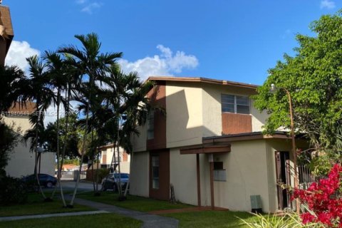 Adosado en alquiler en Sweetwater, Florida, 4 dormitorios, 124.86 m2 № 1998504 - foto 2