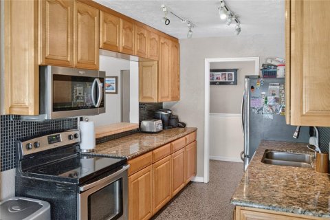 Villa ou maison à vendre à New Smyrna Beach, Floride: 4 chambres, 164.9 m2 № 2210316 - photo 3