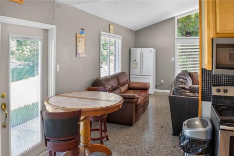Villa ou maison à vendre à New Smyrna Beach, Floride: 4 chambres, 164.9 m2 № 2210316 - photo 4