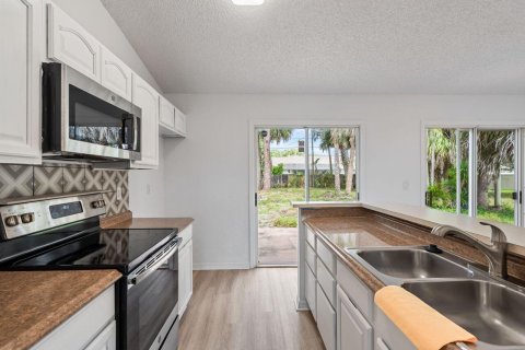 Casa en venta en Palm Bay, Florida, 3 dormitorios, 125.98 m2 № 2250693 - foto 10