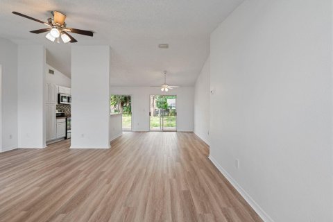 Casa en venta en Palm Bay, Florida, 3 dormitorios, 125.98 m2 № 2250693 - foto 5