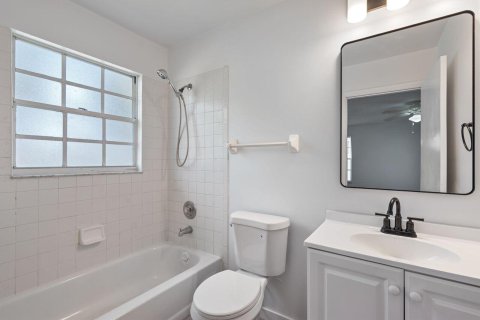 Casa en venta en Palm Bay, Florida, 3 dormitorios, 125.98 m2 № 2250693 - foto 15