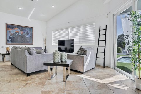 Снять в аренду виллу или дом в Холливуд, Флорида 5 спален, 205.13м2, № 2034714 - фото 29