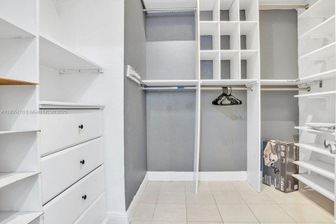 Снять в аренду виллу или дом в Холливуд, Флорида 5 спален, 205.13м2, № 2034714 - фото 5