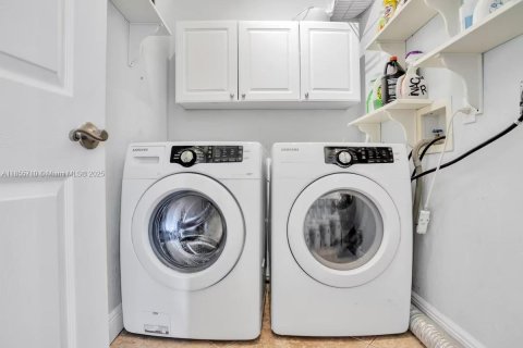 Снять в аренду виллу или дом в Холливуд, Флорида 5 спален, 205.13м2, № 2034714 - фото 22