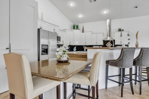 Снять в аренду виллу или дом в Холливуд, Флорида 5 спален, 205.13м2, № 2034714 - фото 12